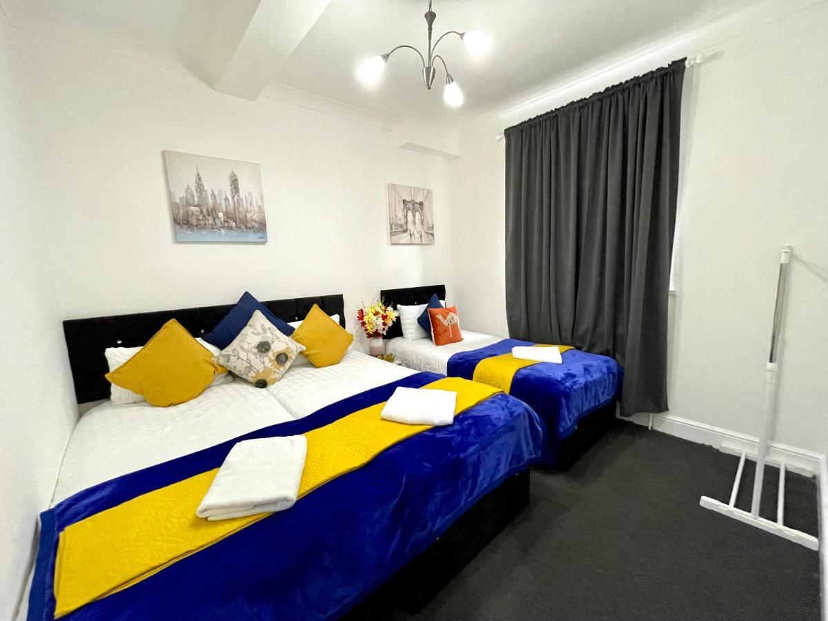 4 Bedrooms House, 3 Bathrooms , Separate Reception, Full Kitchen, Garden, Parking لندن المظهر الخارجي الصورة