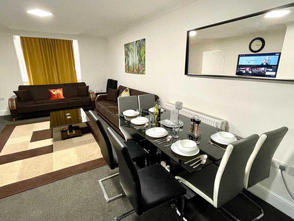 4 Bedrooms House, 3 Bathrooms , Separate Reception, Full Kitchen, Garden, Parking لندن المظهر الخارجي الصورة
